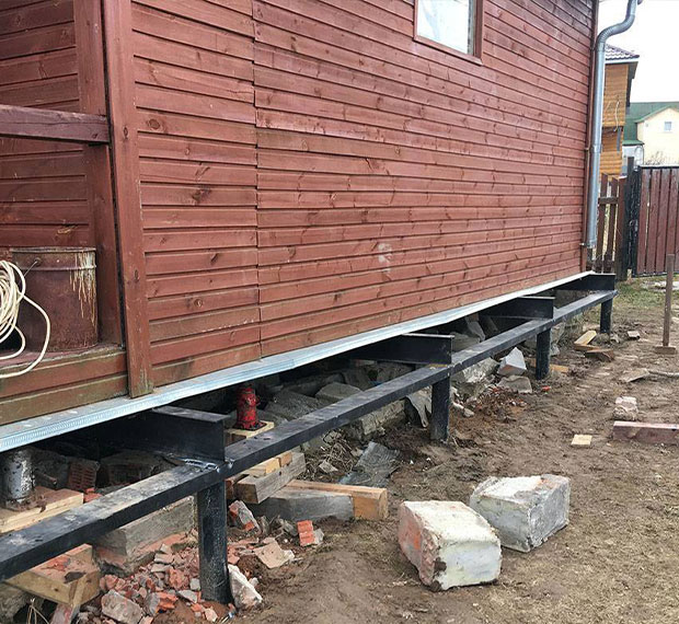 Ремонт старого фундамента винтовыми сваями в Талдоме